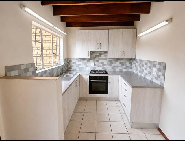2 BEDROOM TOWNHOUSE FOR SALE IN CELTISDAL
